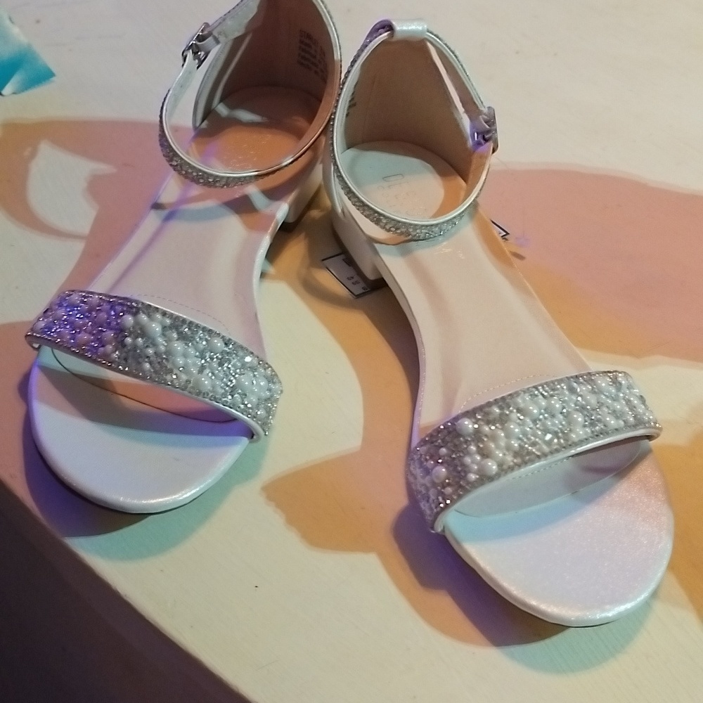 De Blossom Collection dress sandals size 8M.  FHC1